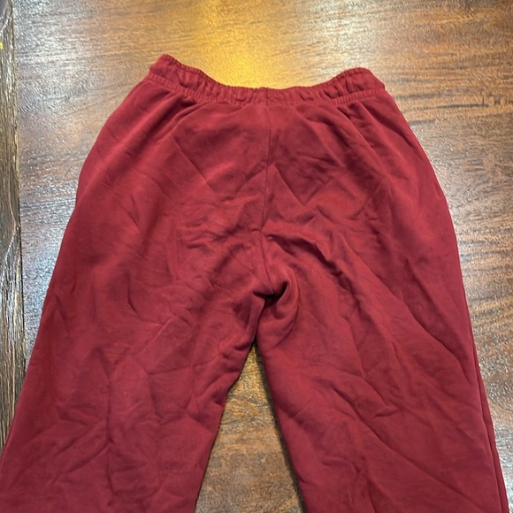 🪩Womens Nike sweatpants maroon size XS!! Perfect sweatpants and sooo comfy!🪩 - Picture 4 of 6